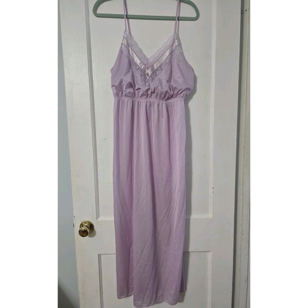 Avian Nightgown Womens Vintage Size Medium Purple Maxi Lace Trim V Neck Retro